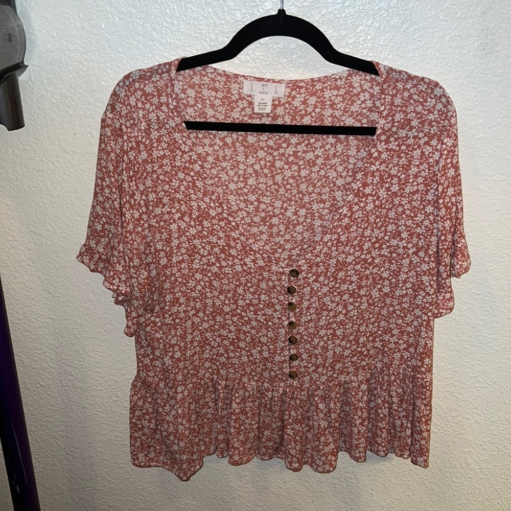 Ivy & Main printed blouse. Worn once. Great condition.
